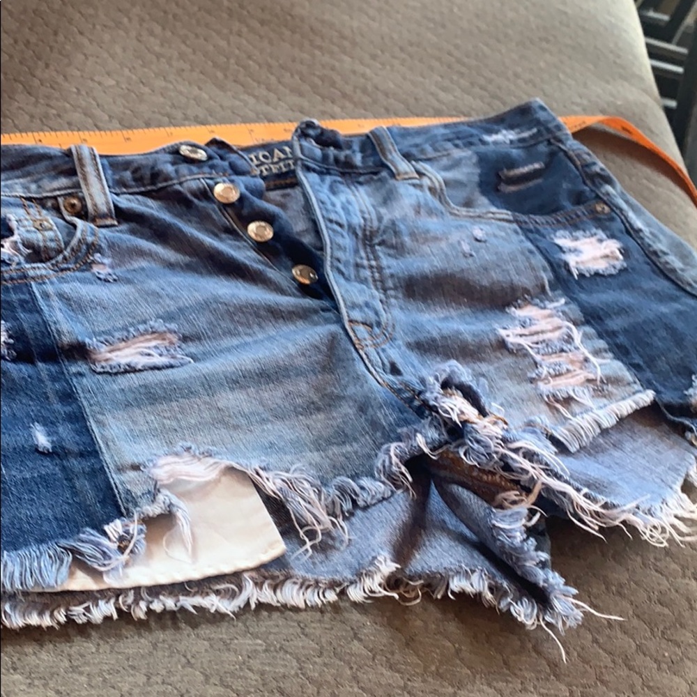 Women’s American eagle cut off’s
